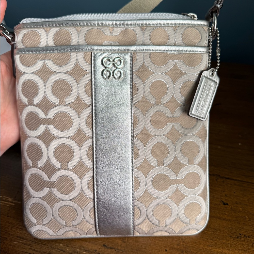 NEVER USED Coach Julia Op Art Swingpack crossbody bag